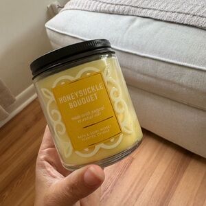 Bath & Bodyworks Honeysuckle Bouquet Candle